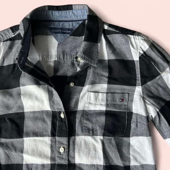 TOMMY HILFIGER BLACK & WHITE BUFFALO PLAID BUTTON UP WOMEN
SHIRT SMALL - Picture 4 of 5